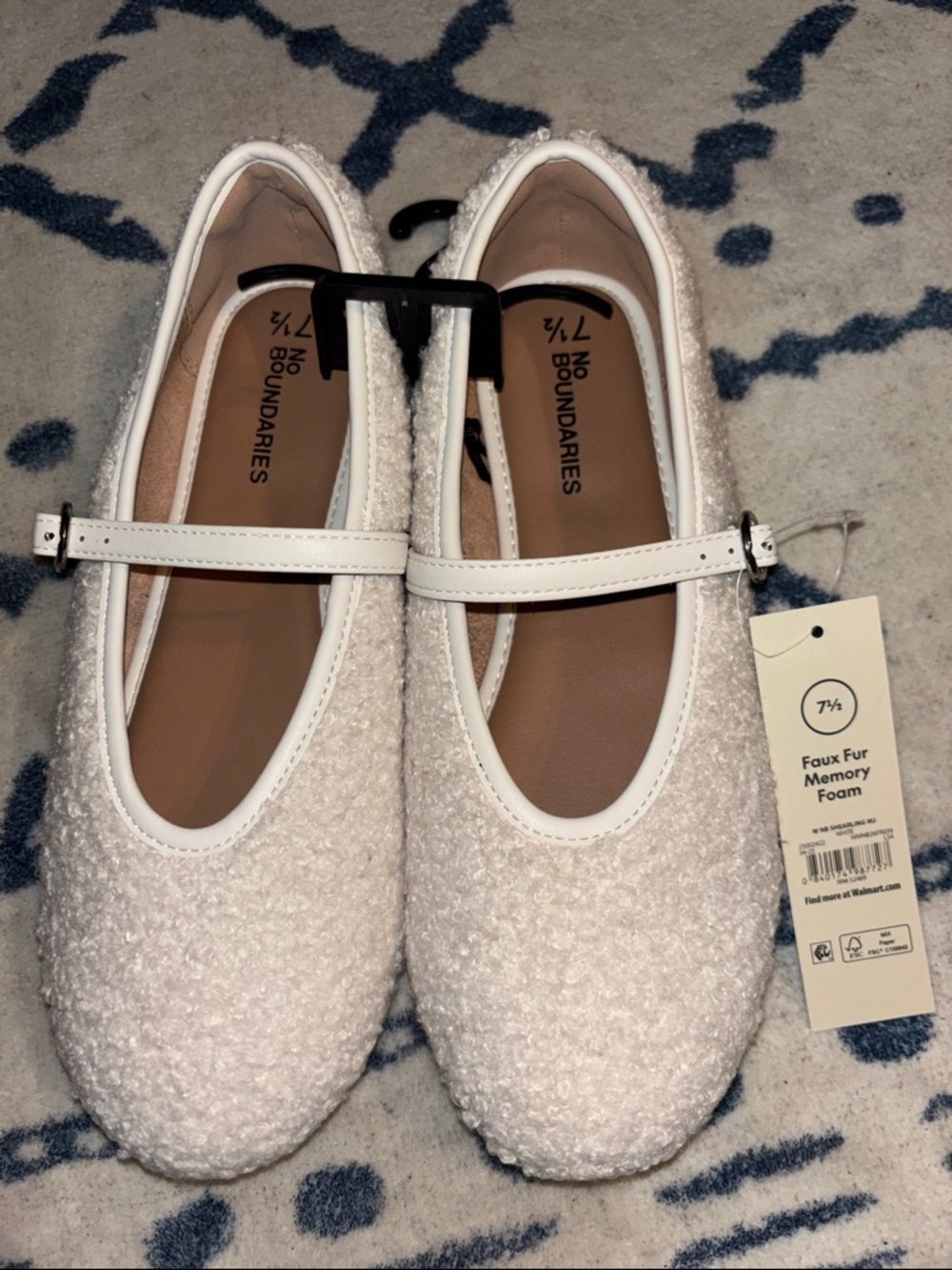 No Boundaries Women’s White Faux Fur Memory Foam Mary Jane Flats Size 7.5! NWT